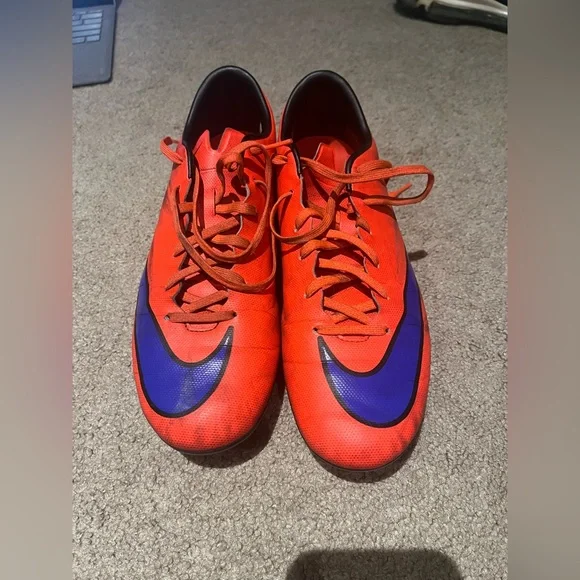 Size 8 Mercurial Nike Cleats - Picture 4 of 8